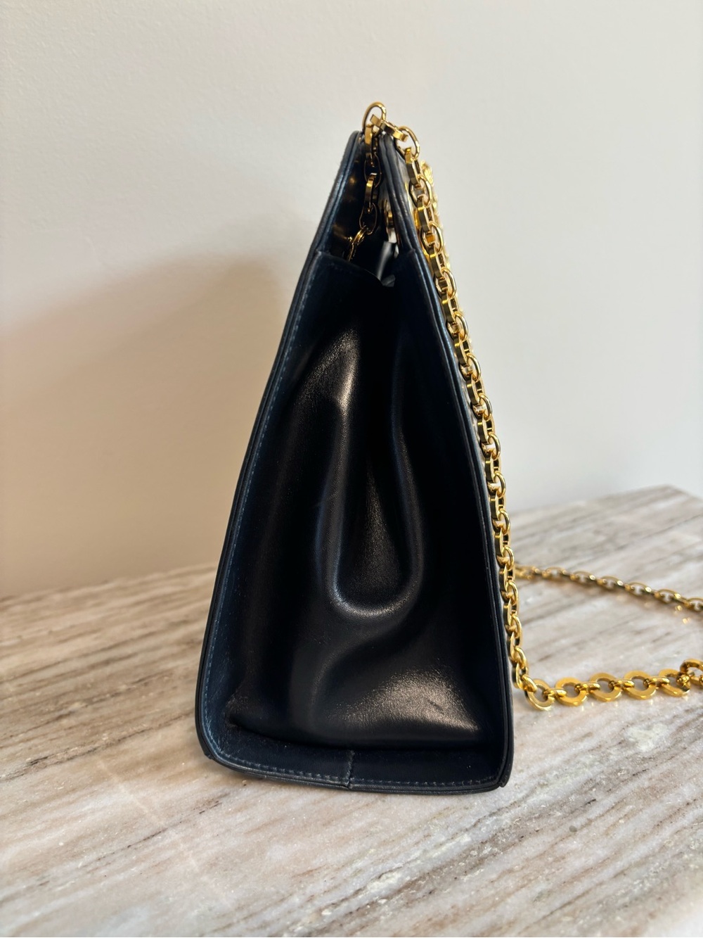 Salvatore Ferragamo Vintage Gancini Black Leather Chain Shoulder Bag Gold Italy - Picture 14 of 16